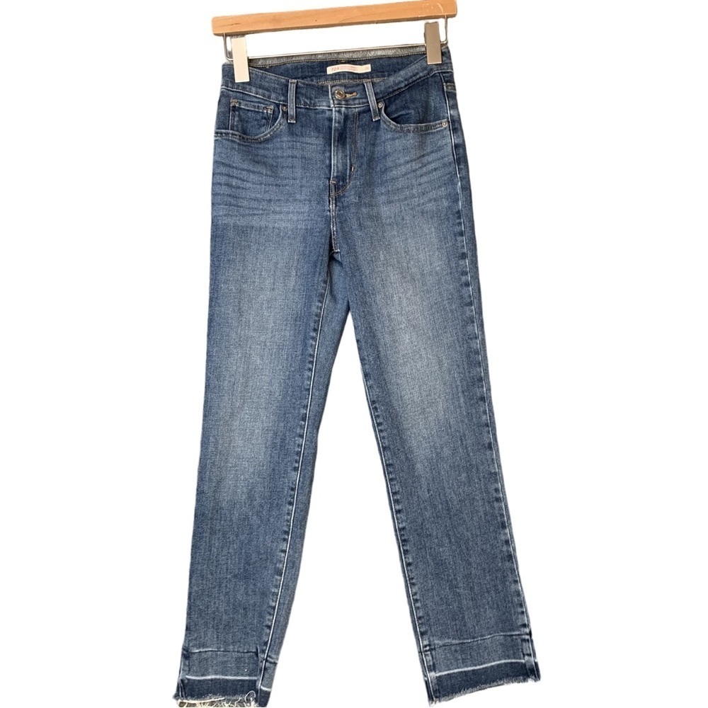 NEW! Levi’s Released Hem 724 High Rise Straight Size 26 Medium Wash 26” Inseam